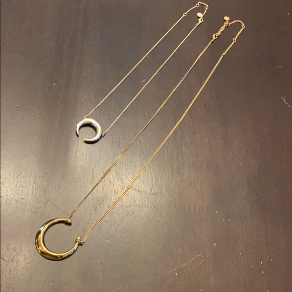 Stella & Dot Gold like Crescent Necklace. - Picture 4 of 5